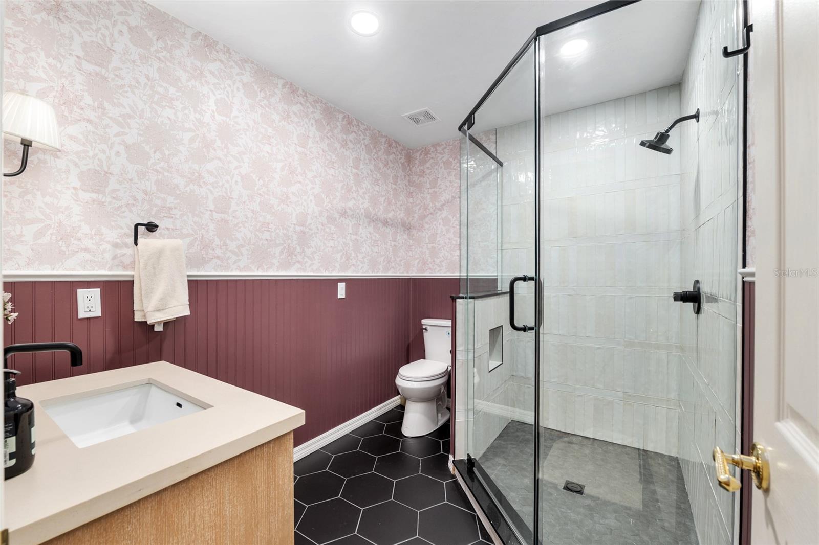 Image 40 of 88 For 11121 15th Place