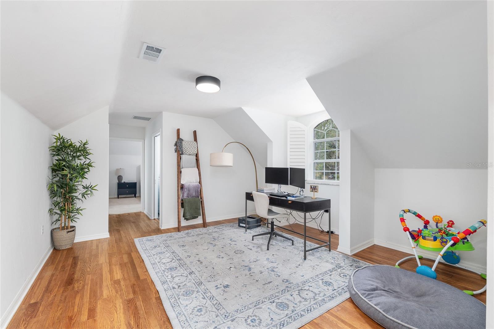 Image 43 of 88 For 11121 15th Place