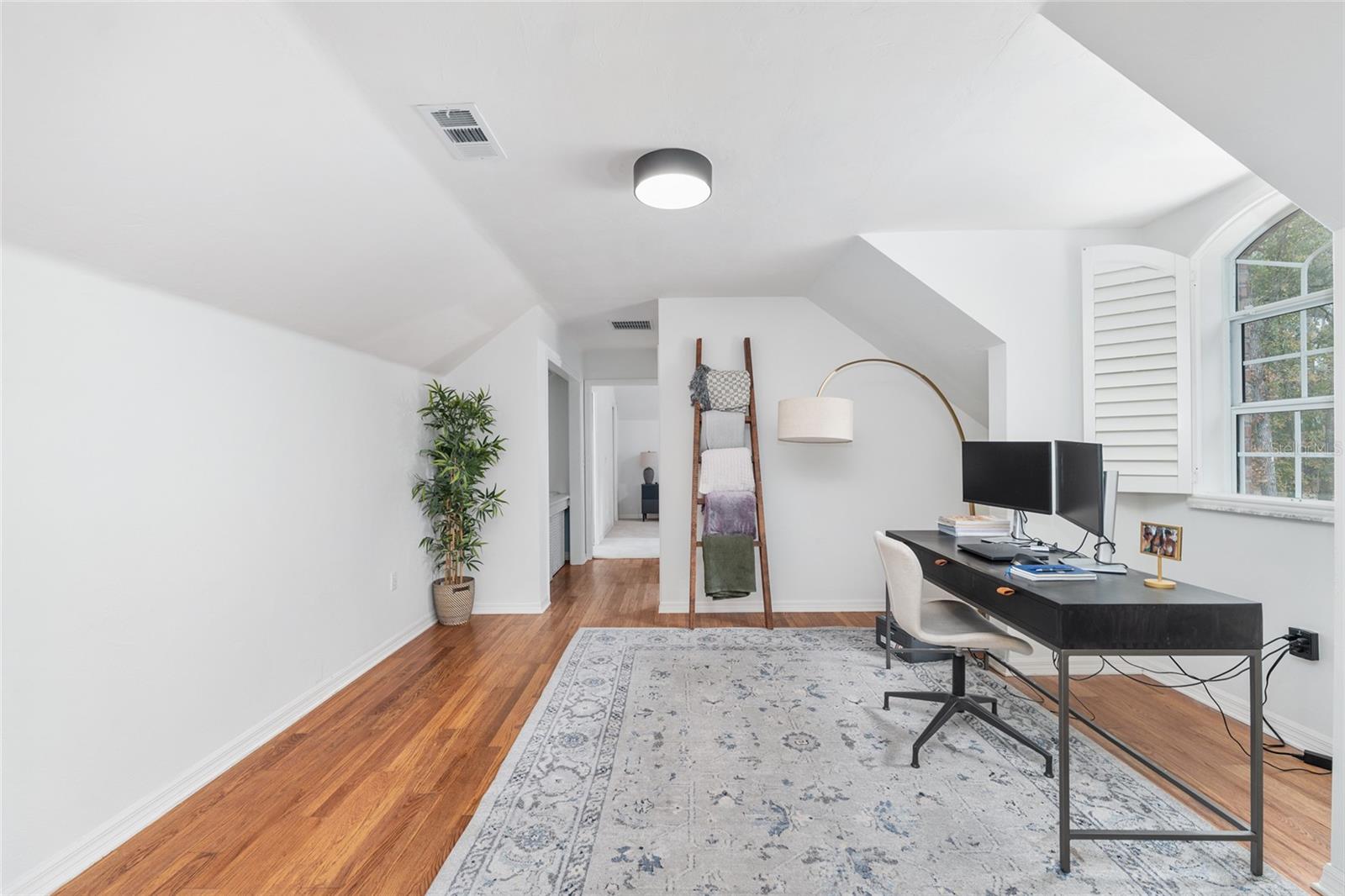 Image 44 of 88 For 11121 15th Place