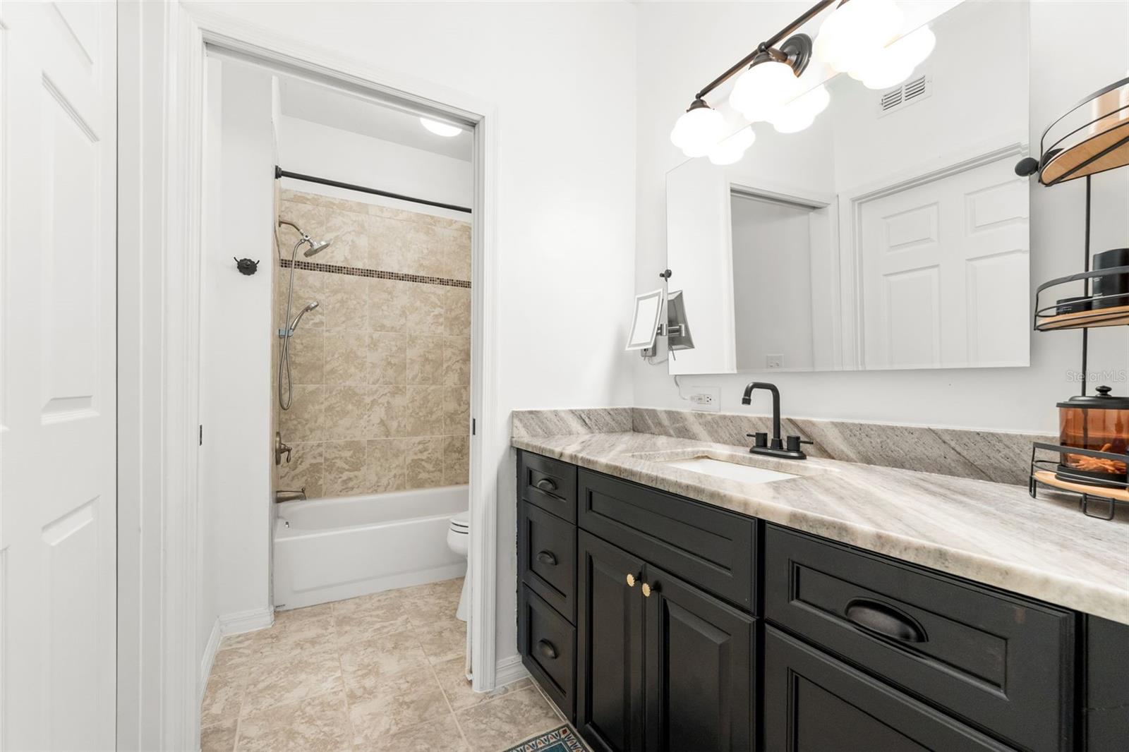 Image 18 of 36 For 10000 52nd Avenue 81