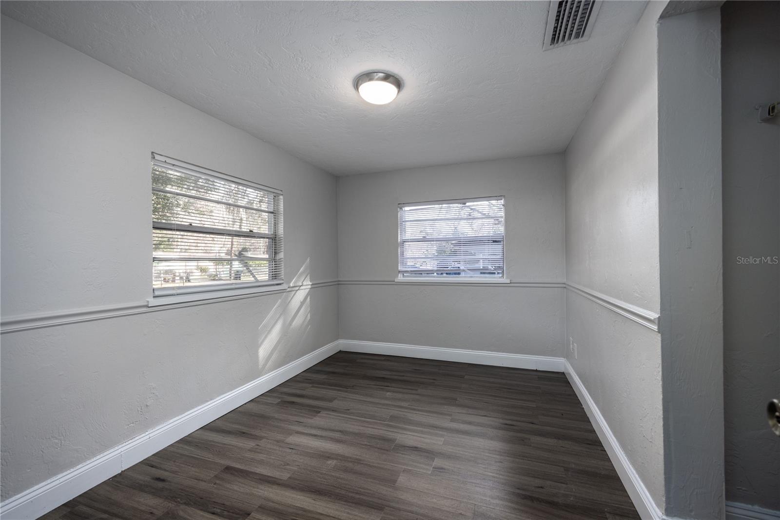 Listing photo id 12 for 2200 46th Terrace