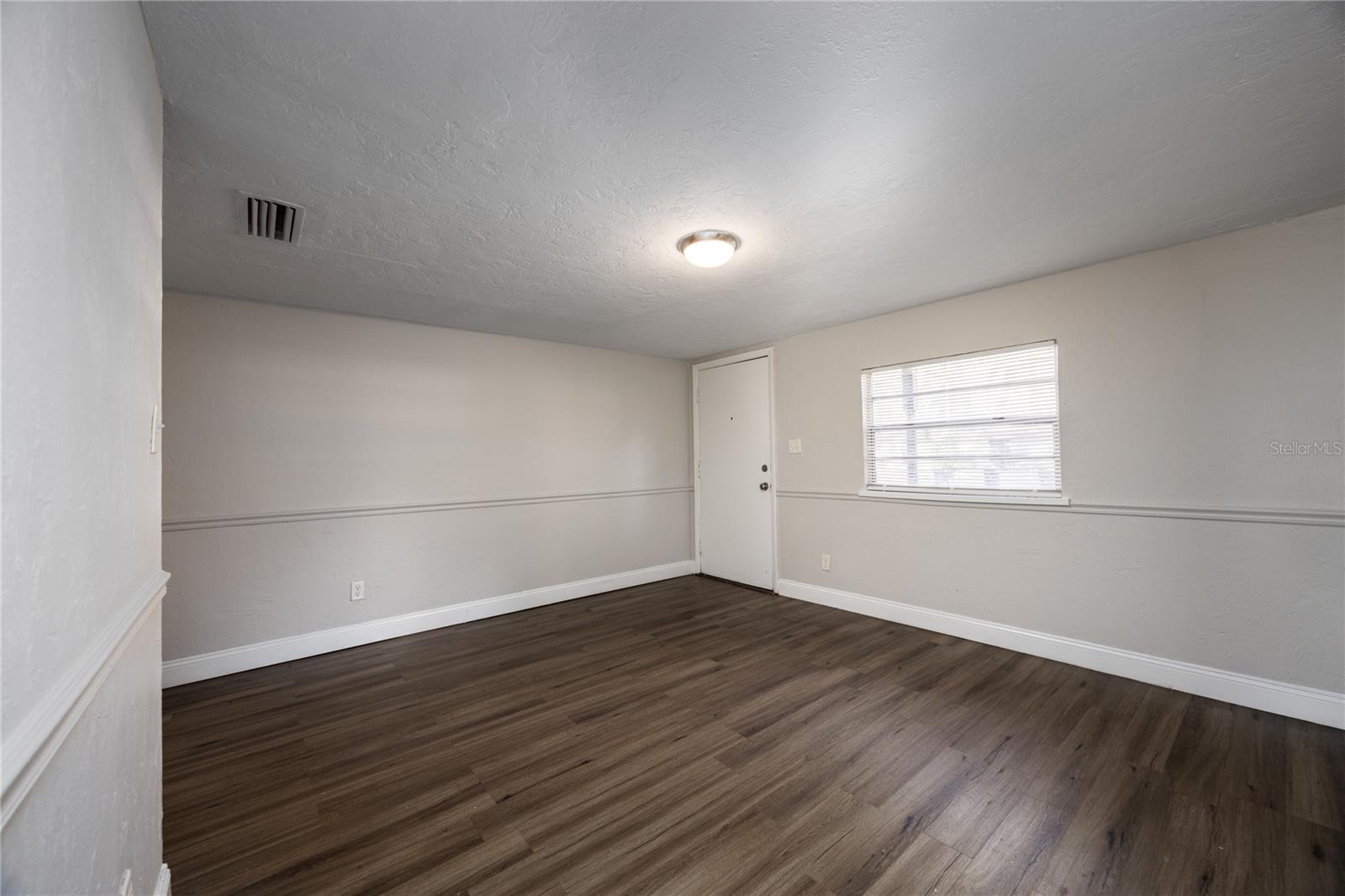 Listing photo id 14 for 2200 46th Terrace