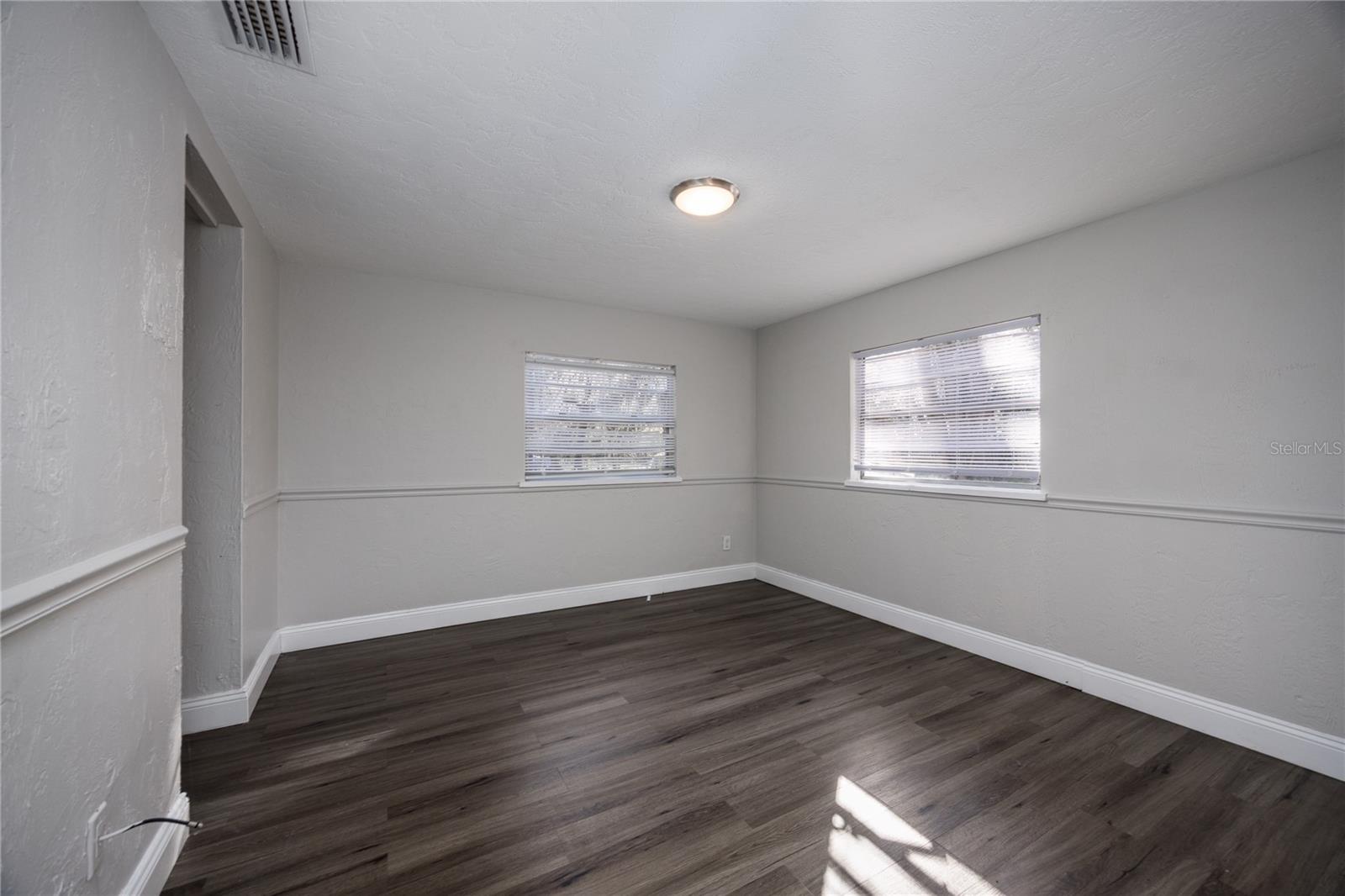 Listing photo id 15 for 2200 46th Terrace