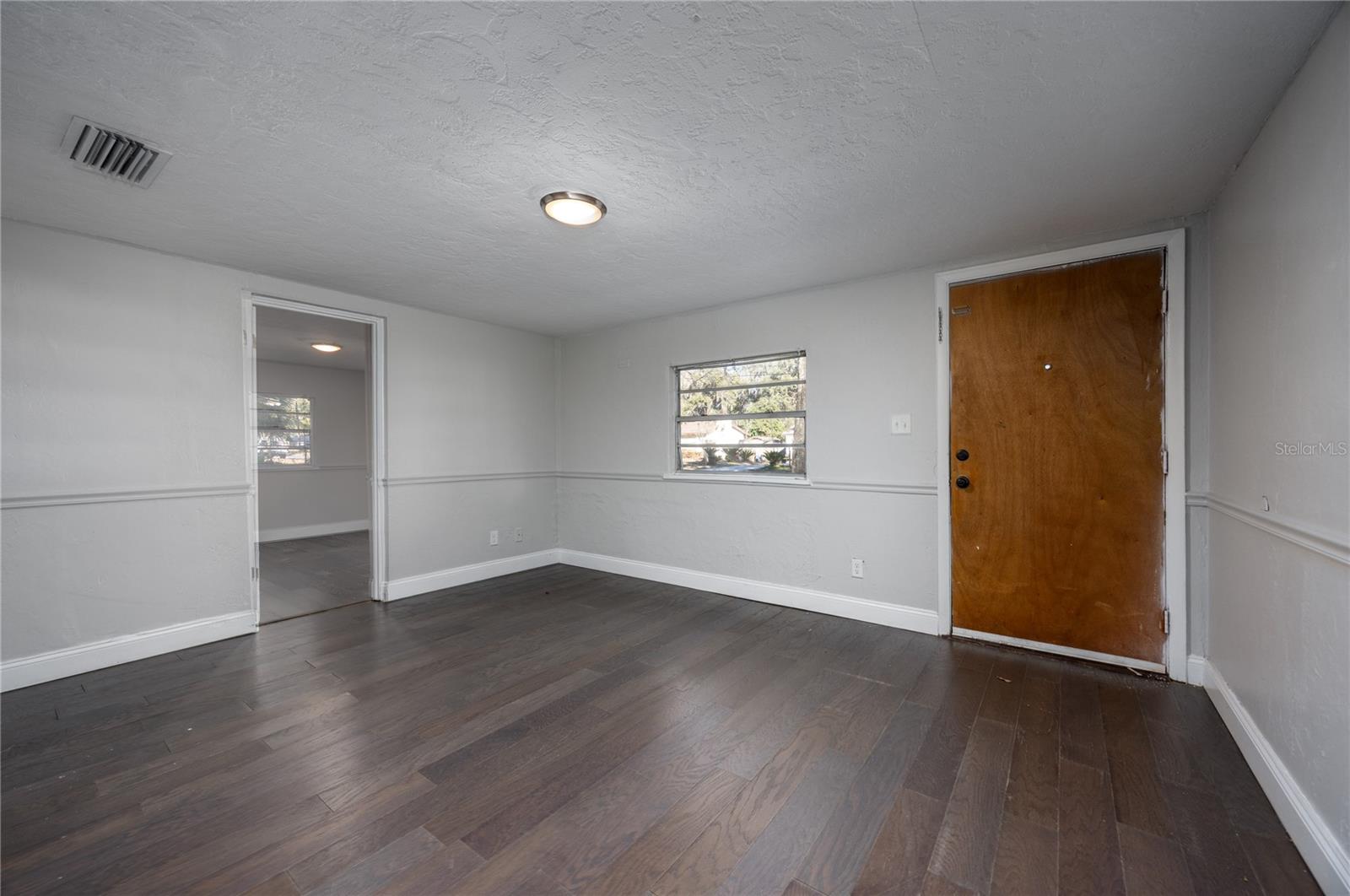 Listing photo id 19 for 2200 46th Terrace