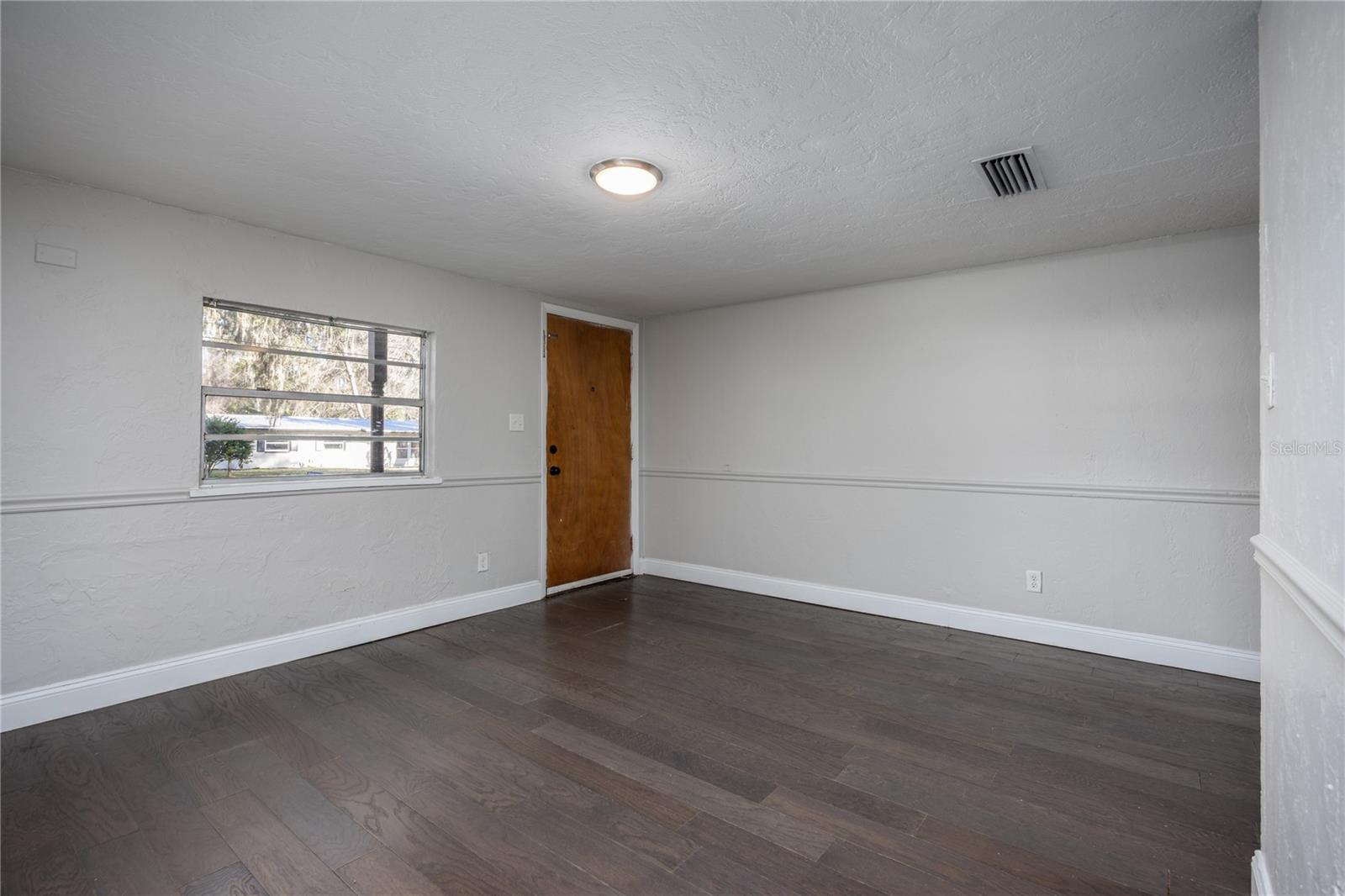 Listing photo id 20 for 2200 46th Terrace