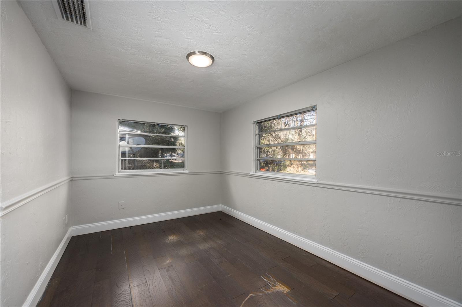 Listing photo id 26 for 2200 46th Terrace