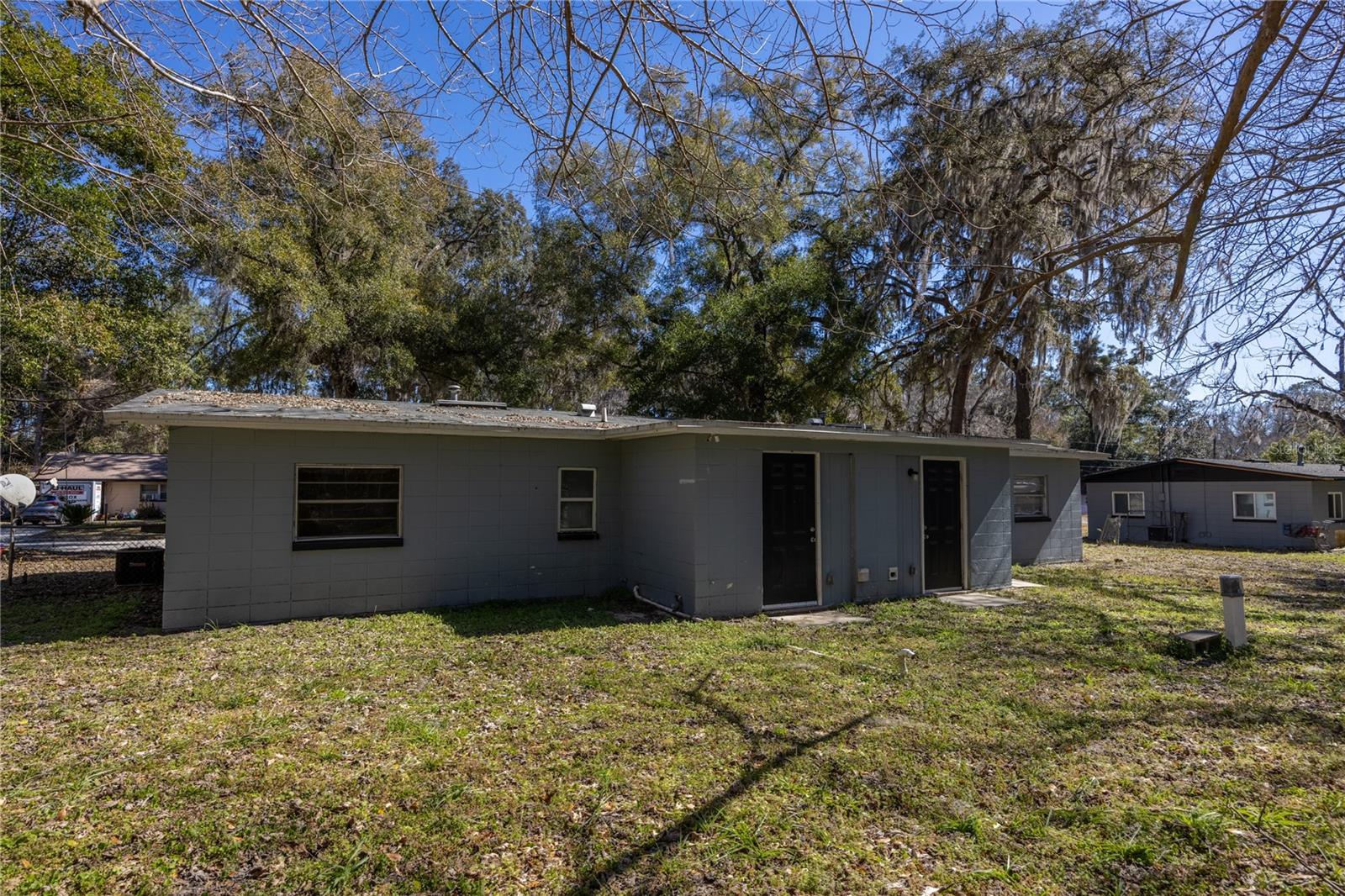 Listing photo id 34 for 2200 46th Terrace