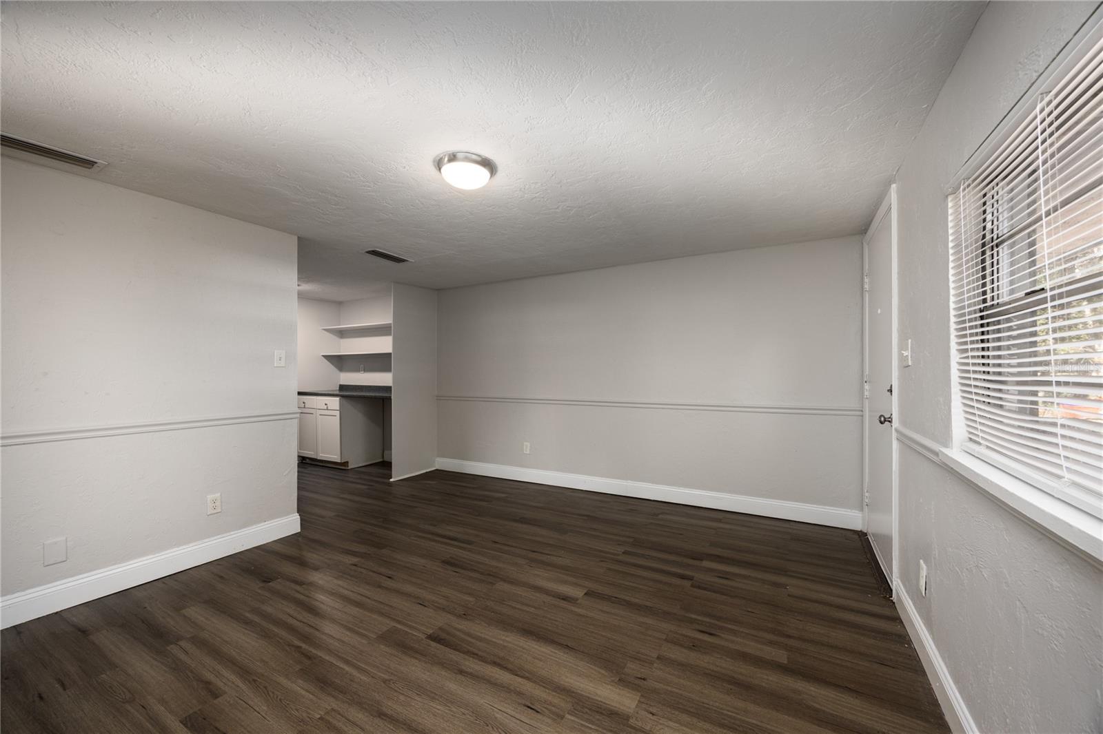 Listing photo id 3 for 2200 46th Terrace