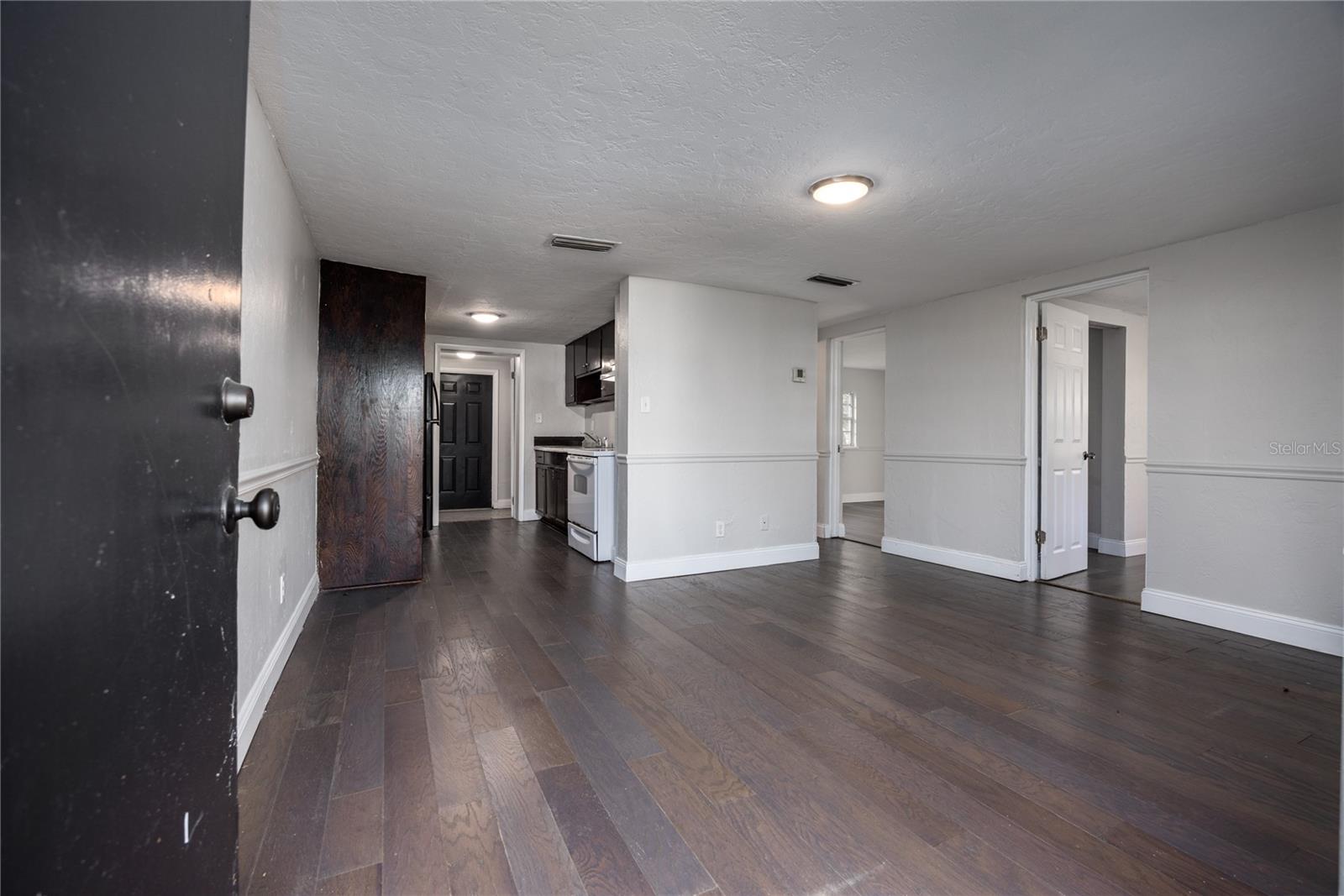 Listing photo id 6 for 2200 46th Terrace