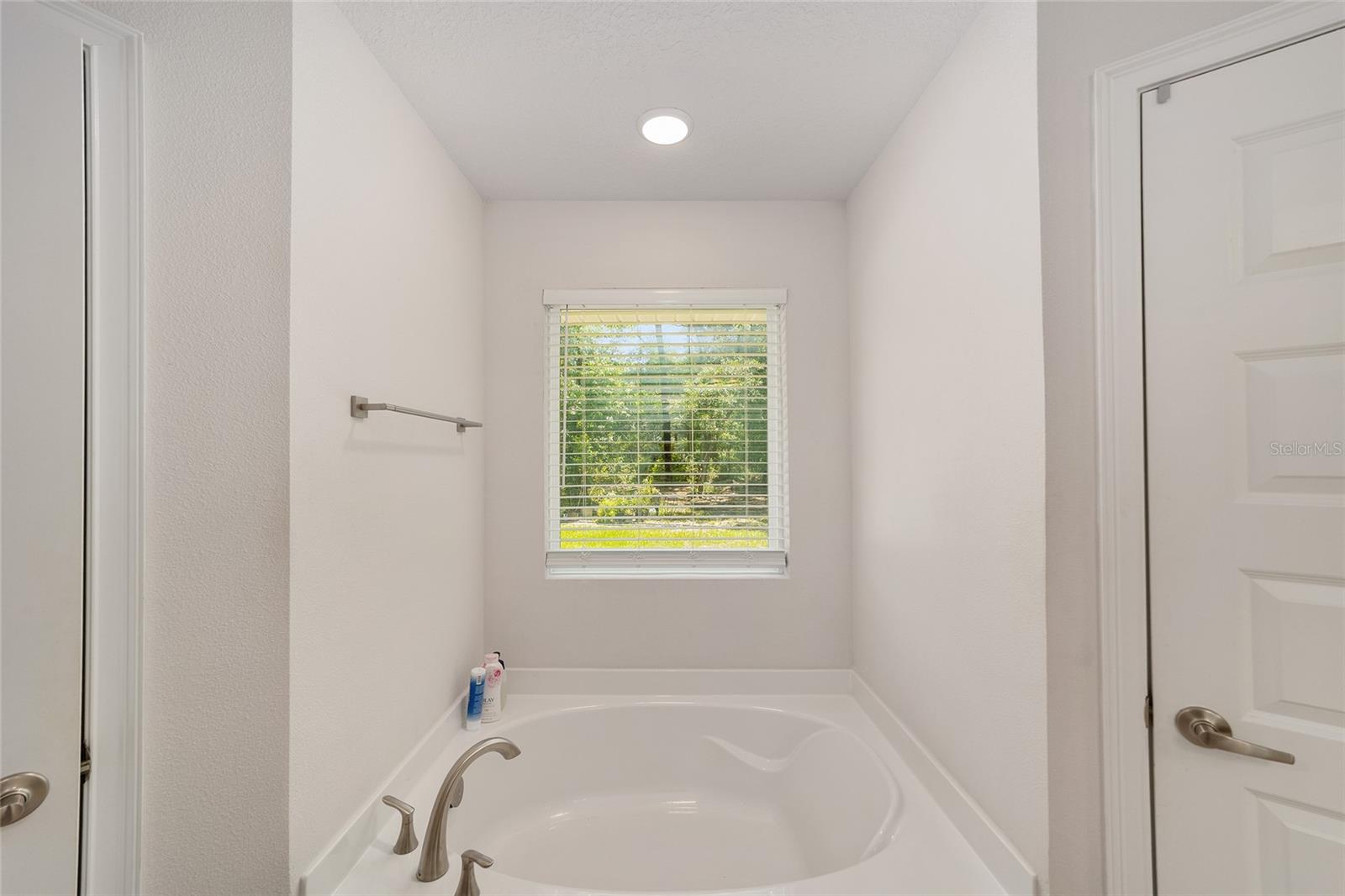 Image 23 of 52 For 8489 6th Lane