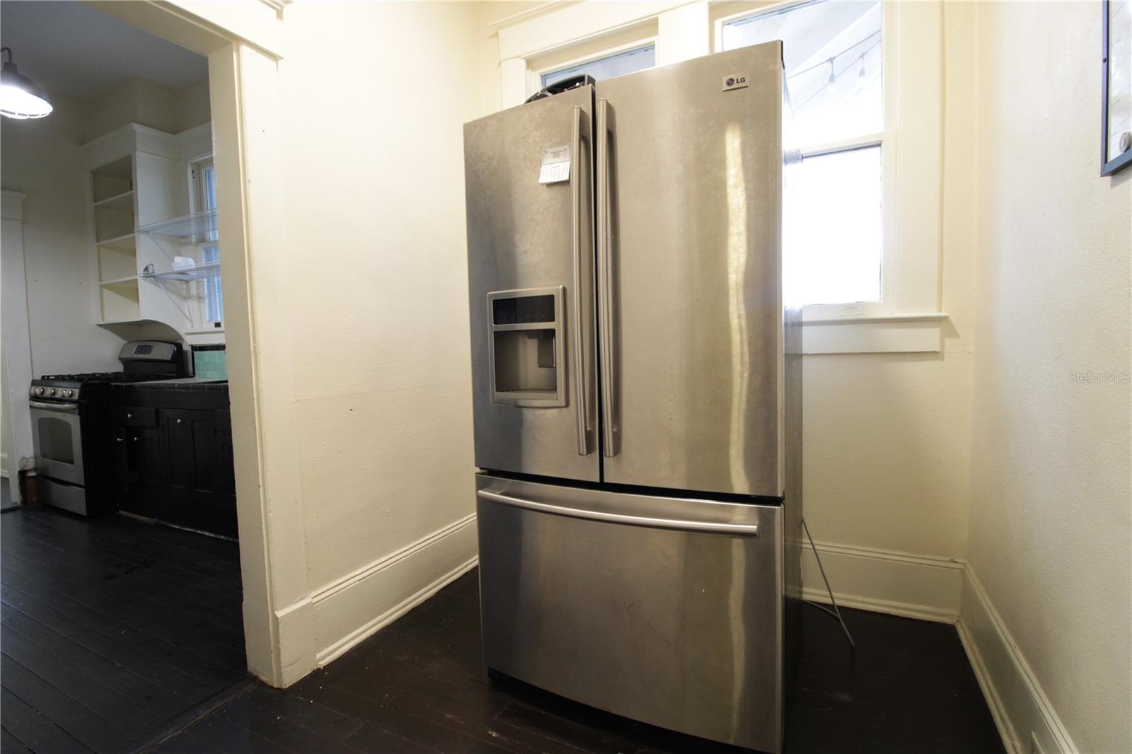 Image 10 of 17 For 834 University Avenue