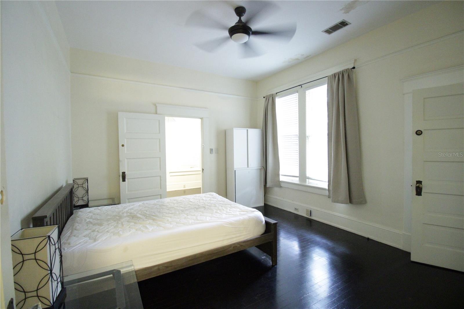 Image 14 of 17 For 834 University Avenue