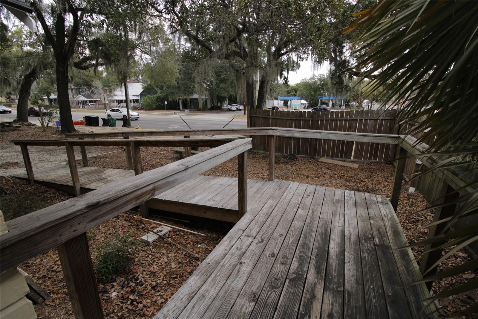 Image 16 of 17 For 834 University Avenue