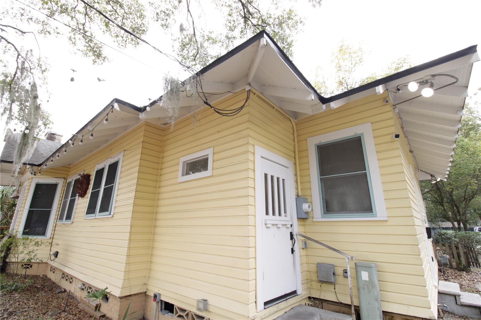 Image 17 of 17 For 834 University Avenue