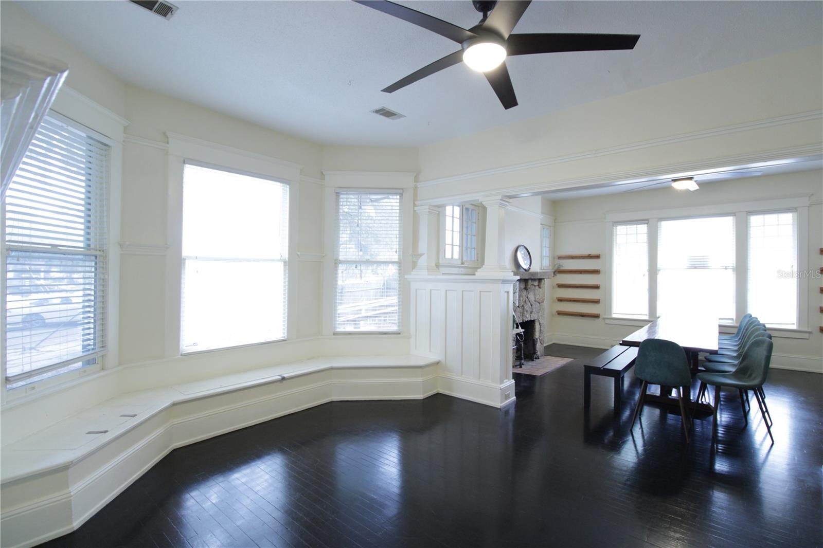 Image 6 of 17 For 834 University Avenue