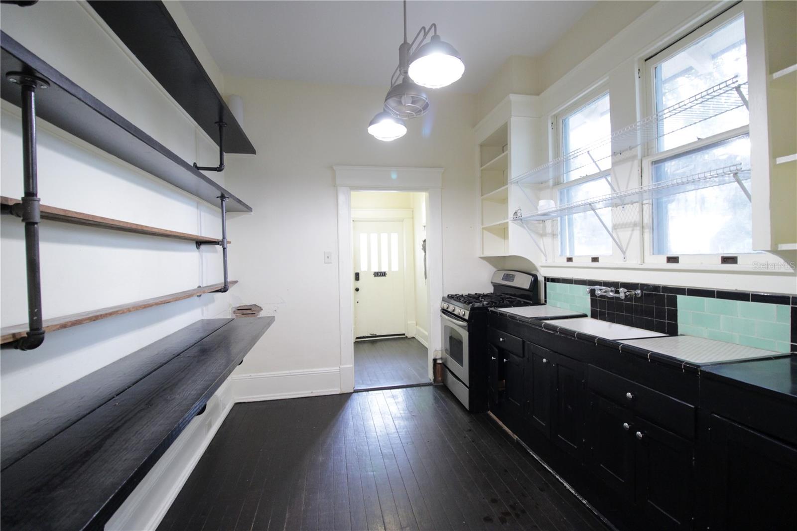 Image 8 of 17 For 834 University Avenue