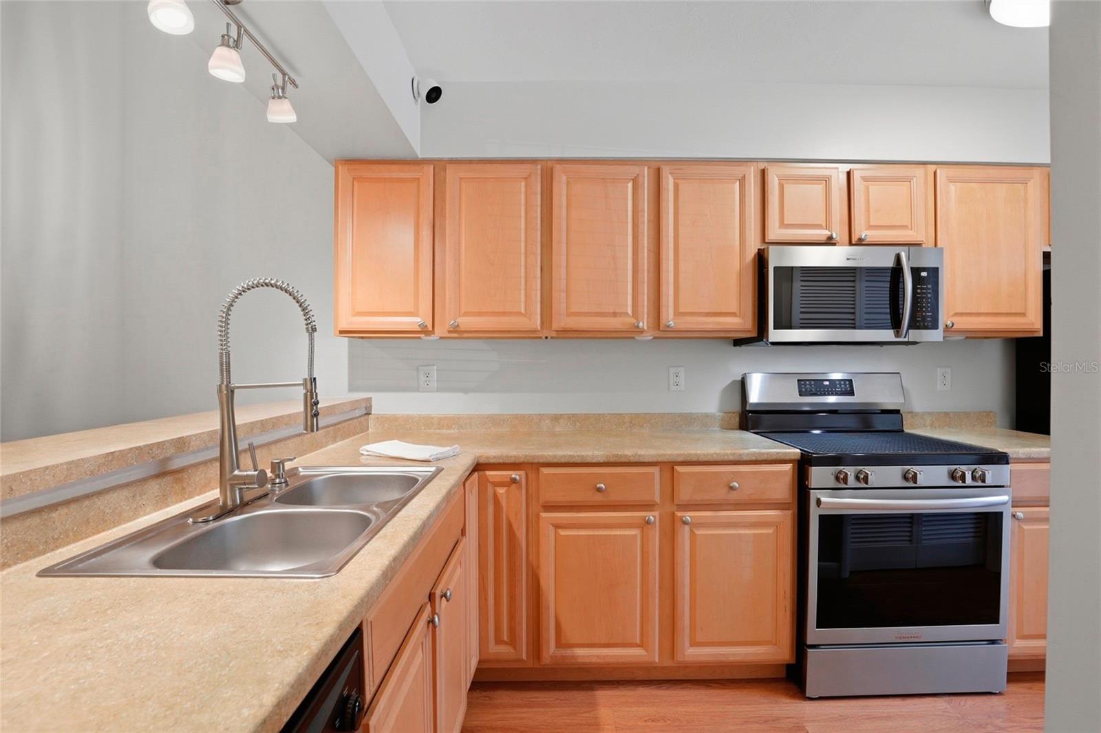 Image 5 of 29 For 3946 27th Lane