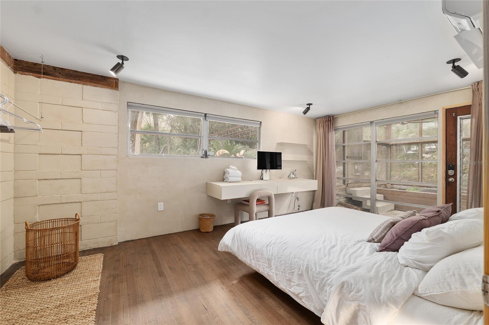 Image 72 of 99 For 2062 11th Road