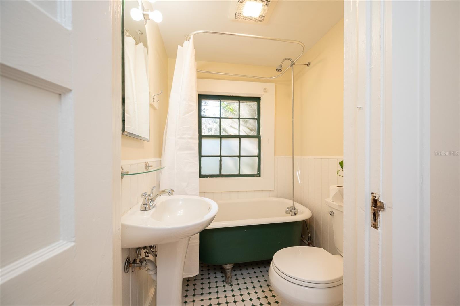 Image 15 of 16 For 318 24th Street A