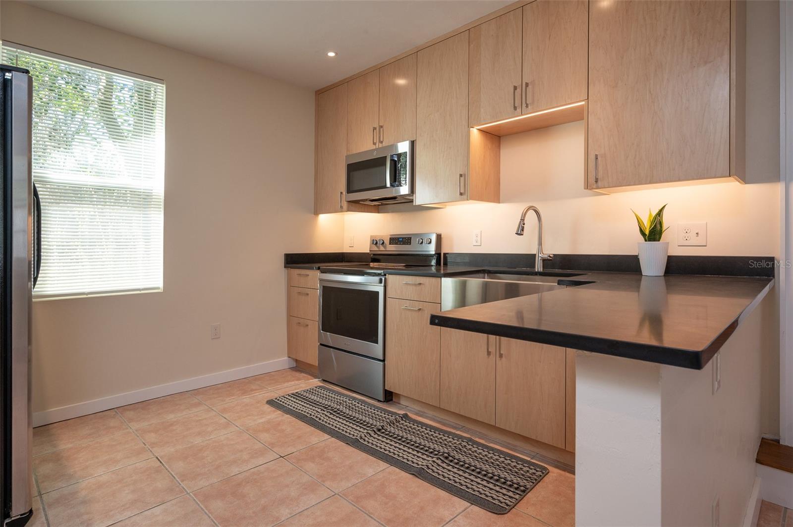 Image 8 of 16 For 318 24th Street A