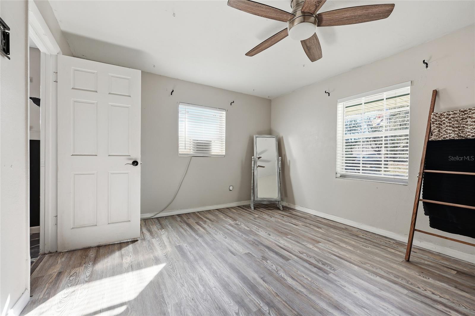 Image 19 of 32 For 917 2nd Avenue