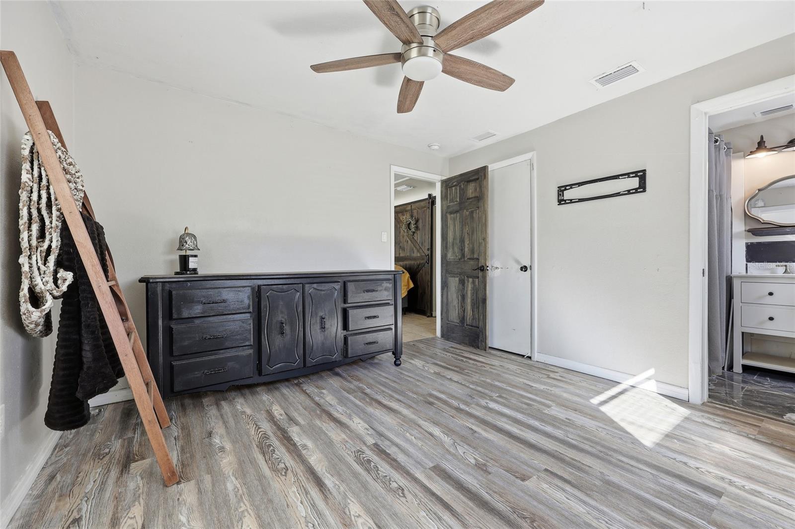 Image 20 of 32 For 917 2nd Avenue