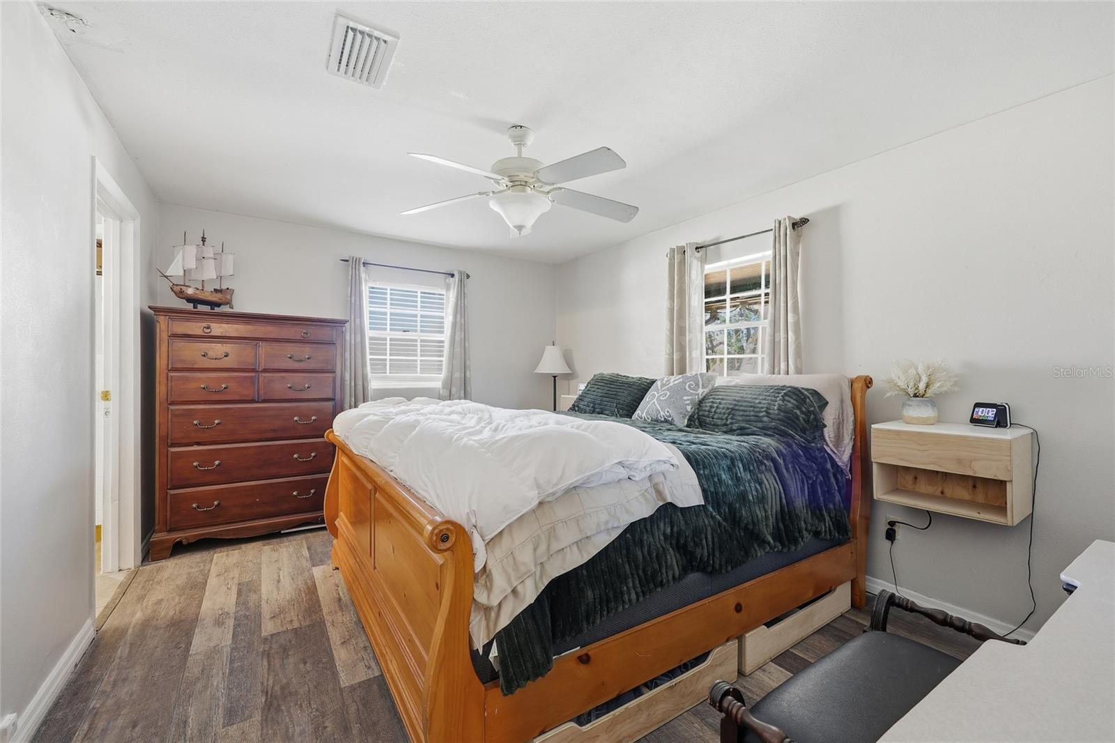 Image 22 of 32 For 917 2nd Avenue