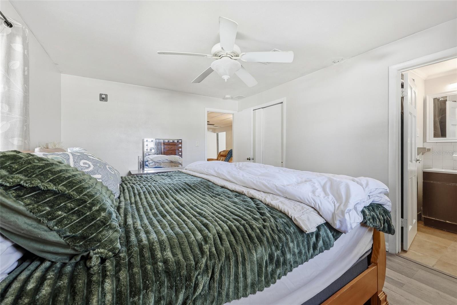 Image 23 of 32 For 917 2nd Avenue