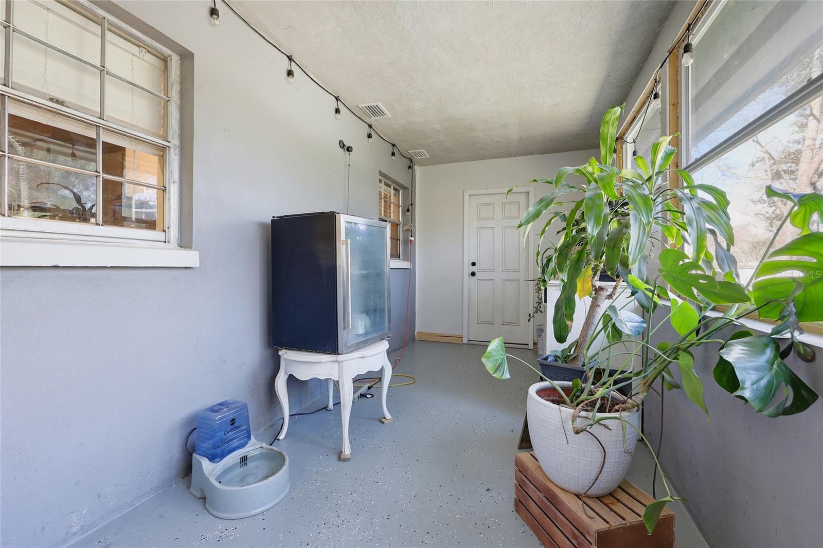 Image 25 of 32 For 917 2nd Avenue