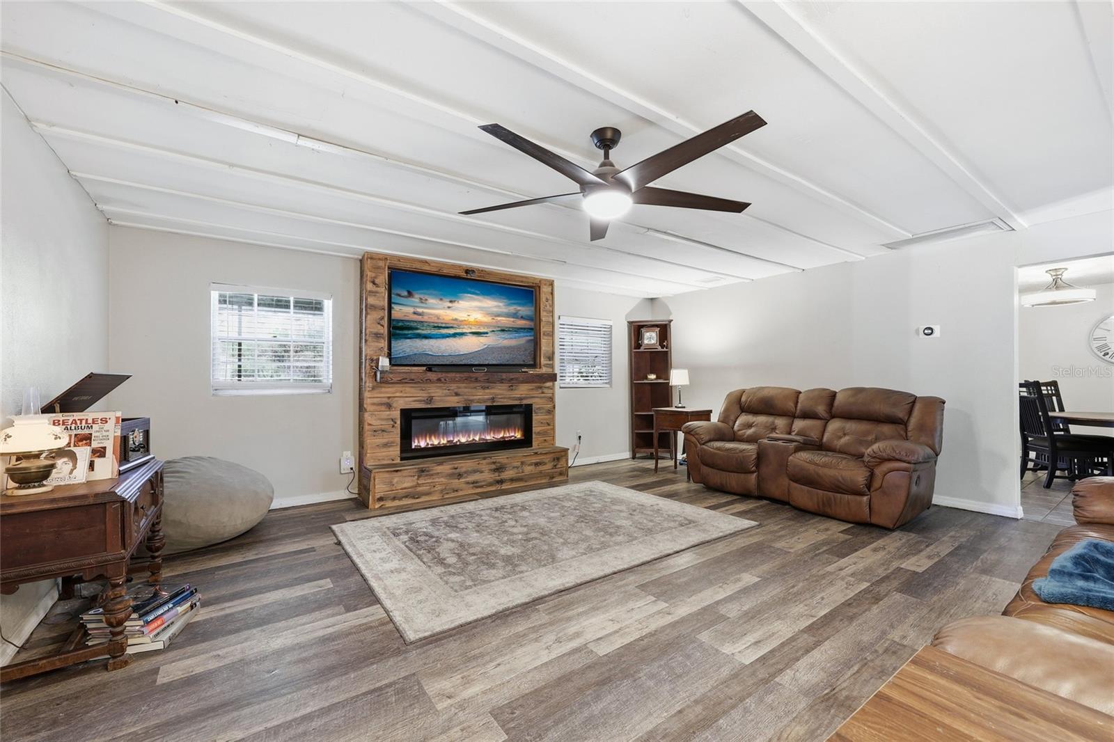 Image 6 of 32 For 917 2nd Avenue