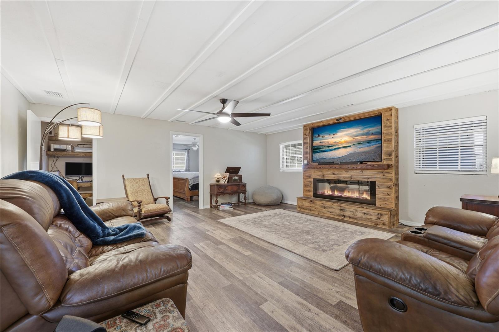 Image 7 of 32 For 917 2nd Avenue