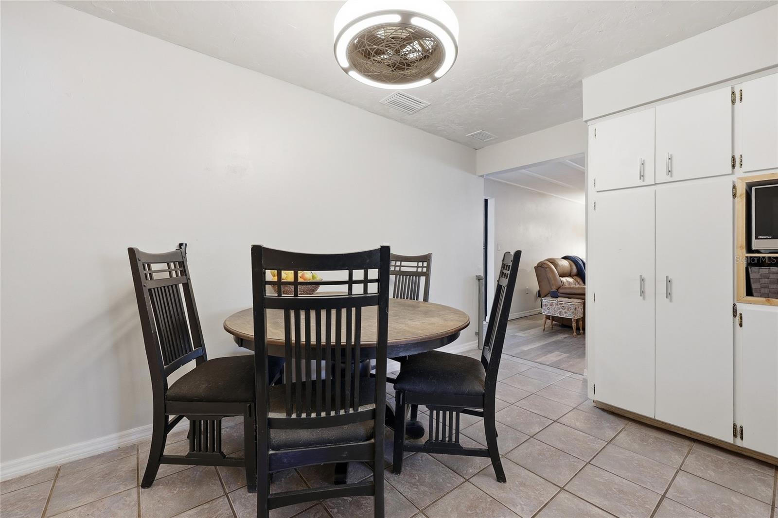 Image 9 of 32 For 917 2nd Avenue