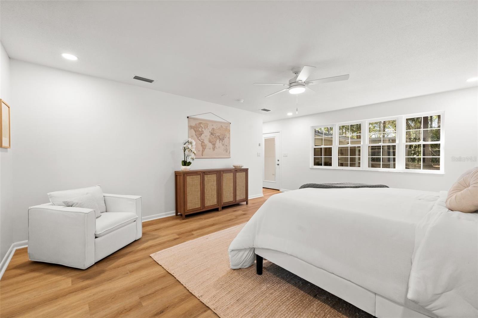 Image 22 of 56 For 3328 18th Avenue