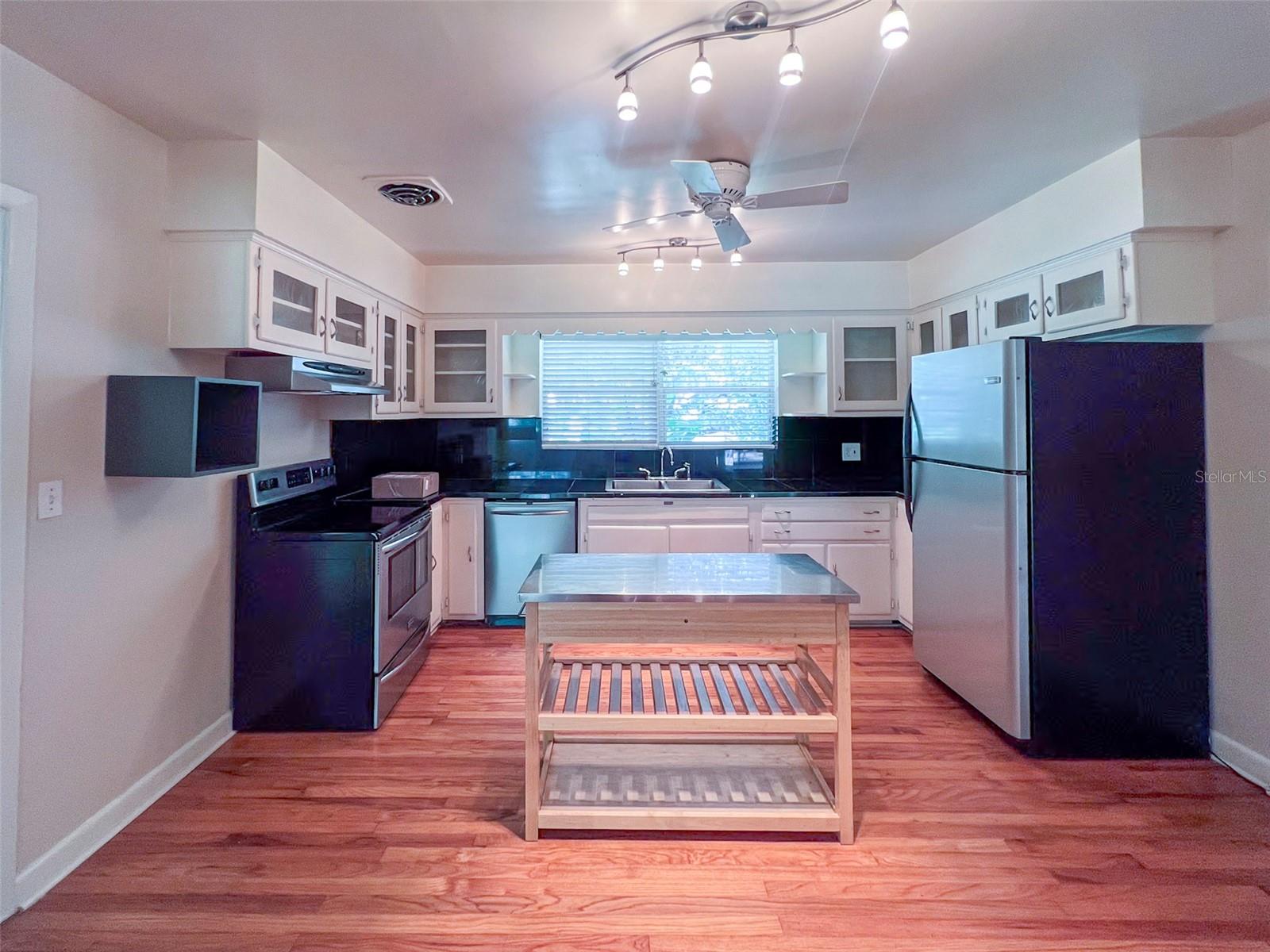 Image 5 of 31 For 1516 14th Avenue