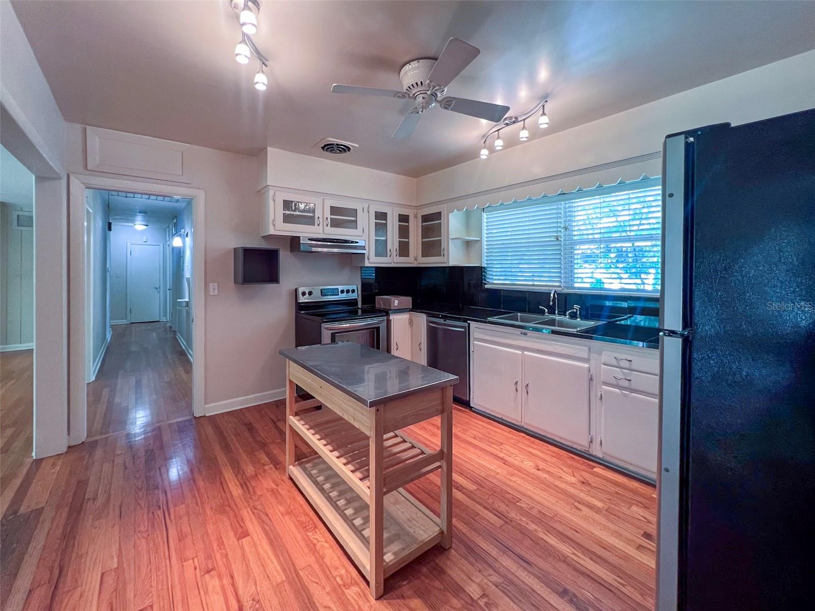 Image 6 of 31 For 1516 14th Avenue