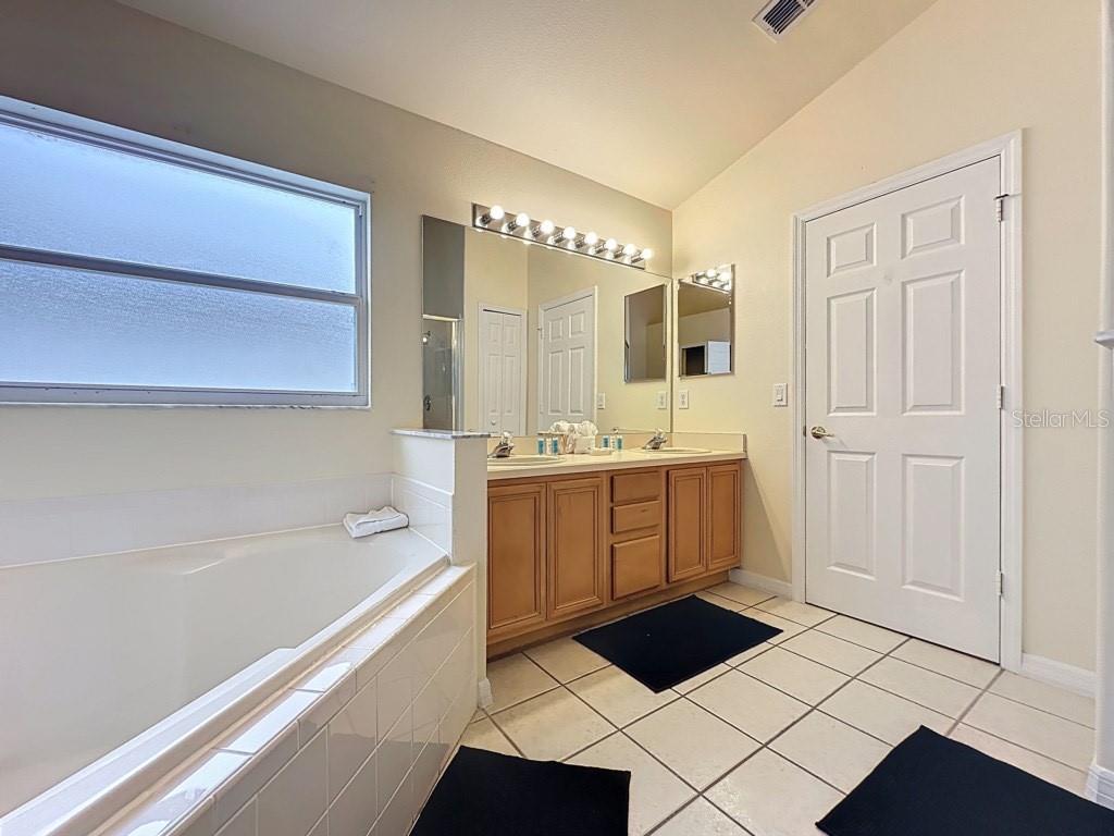 Image 14 of 23 For 2615 Summer Creek Drive