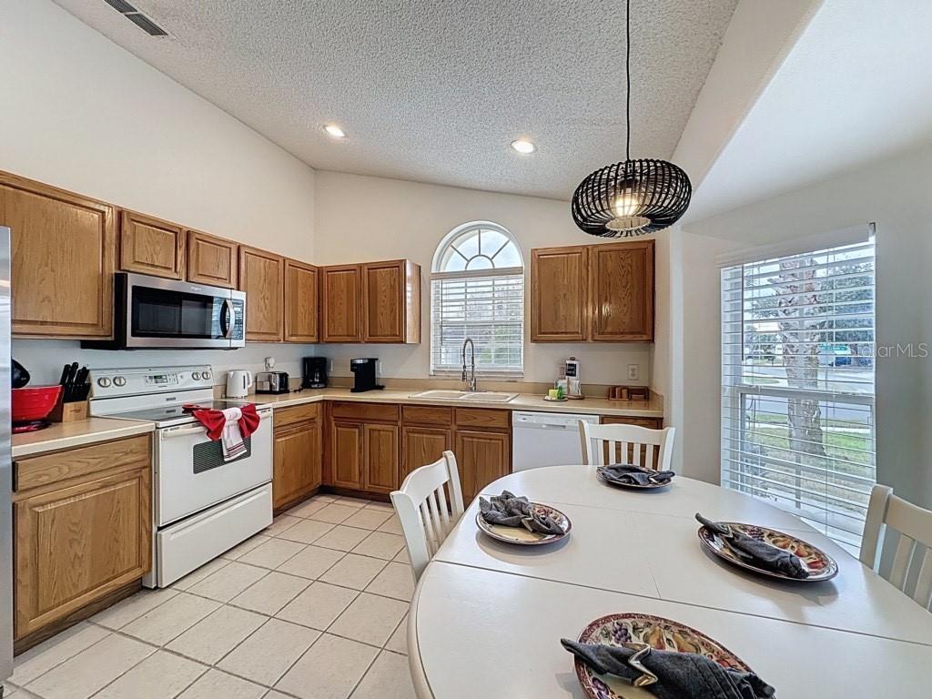 Image 8 of 23 For 2615 Summer Creek Drive