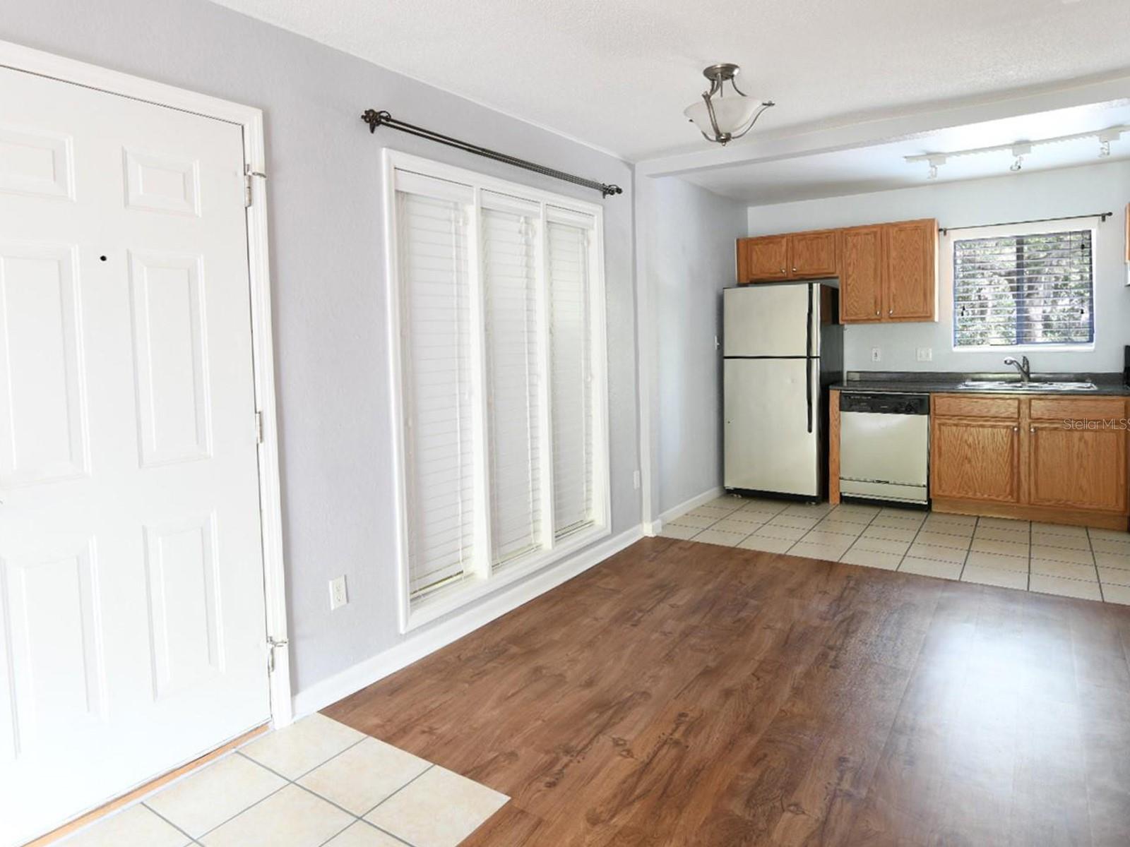 Image 4 of 21 For 507 39th Road 215