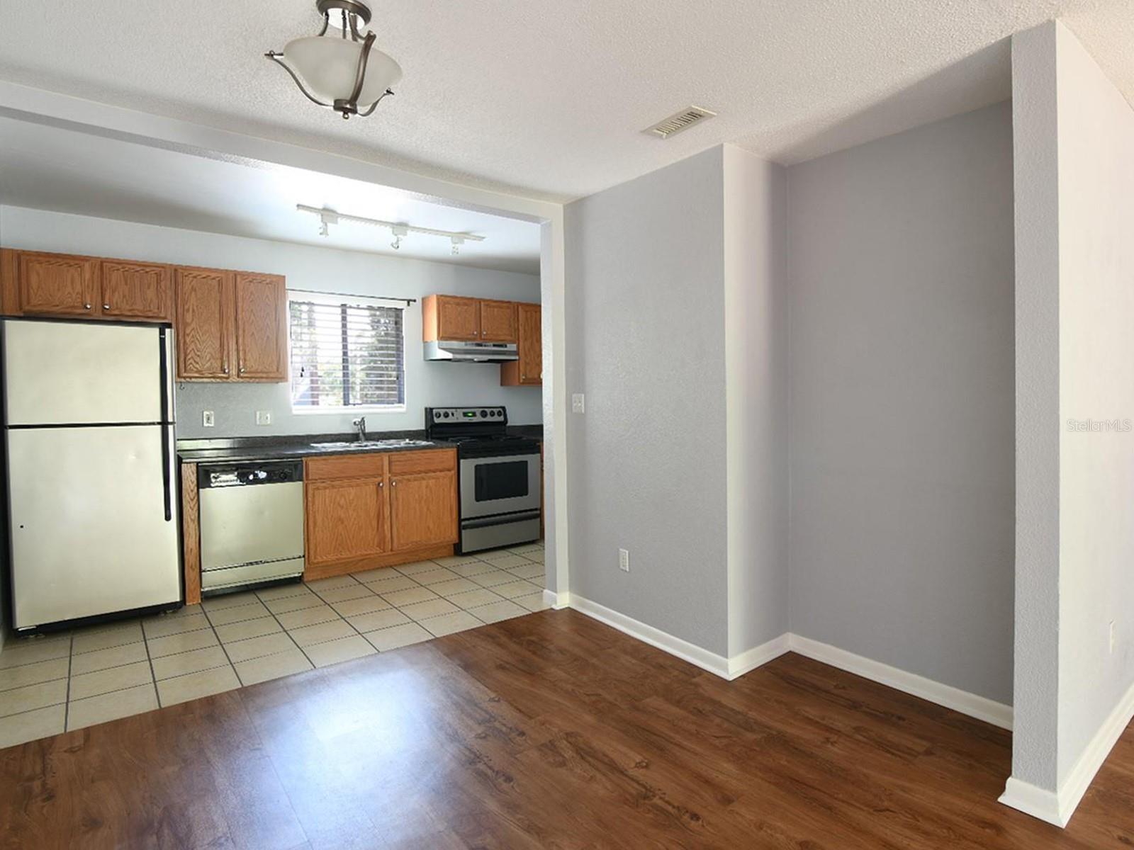 Image 5 of 21 For 507 39th Road 215