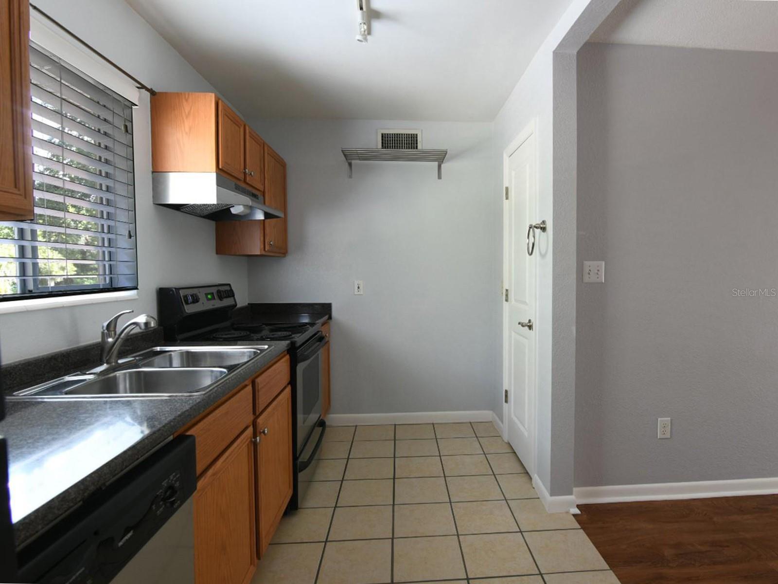 Image 7 of 21 For 507 39th Road 215