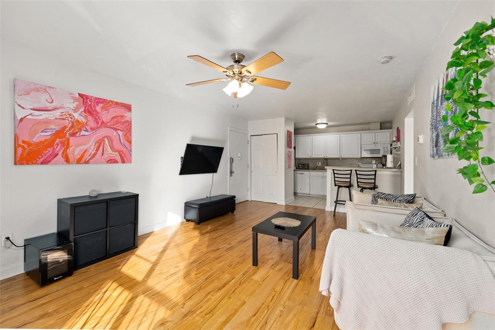 Image 5 of 22 For 1700 16th Court D30