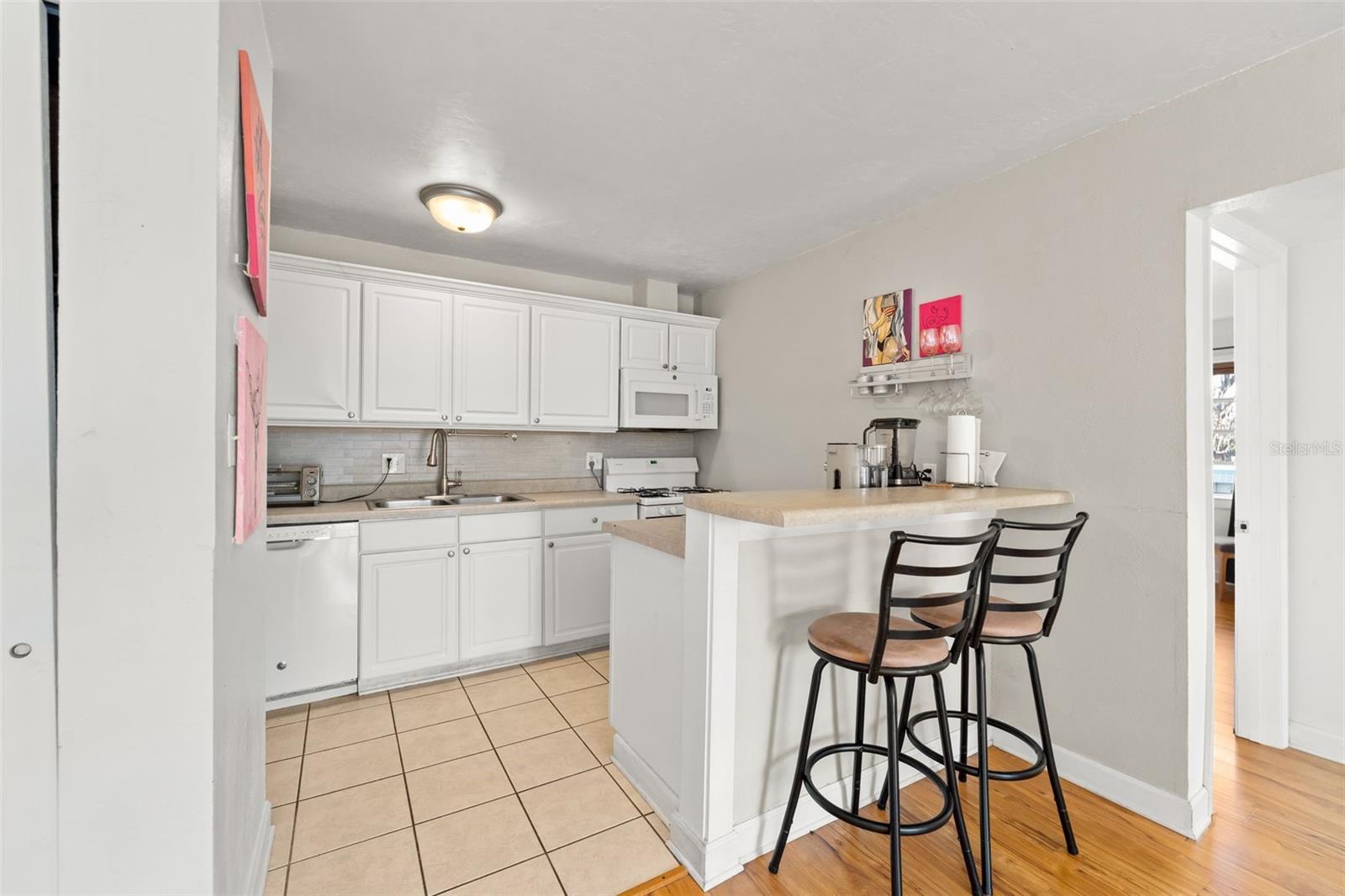 Image 7 of 22 For 1700 16th Court D30