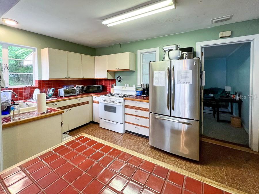 Image 4 of 18 For 929 22nd Street