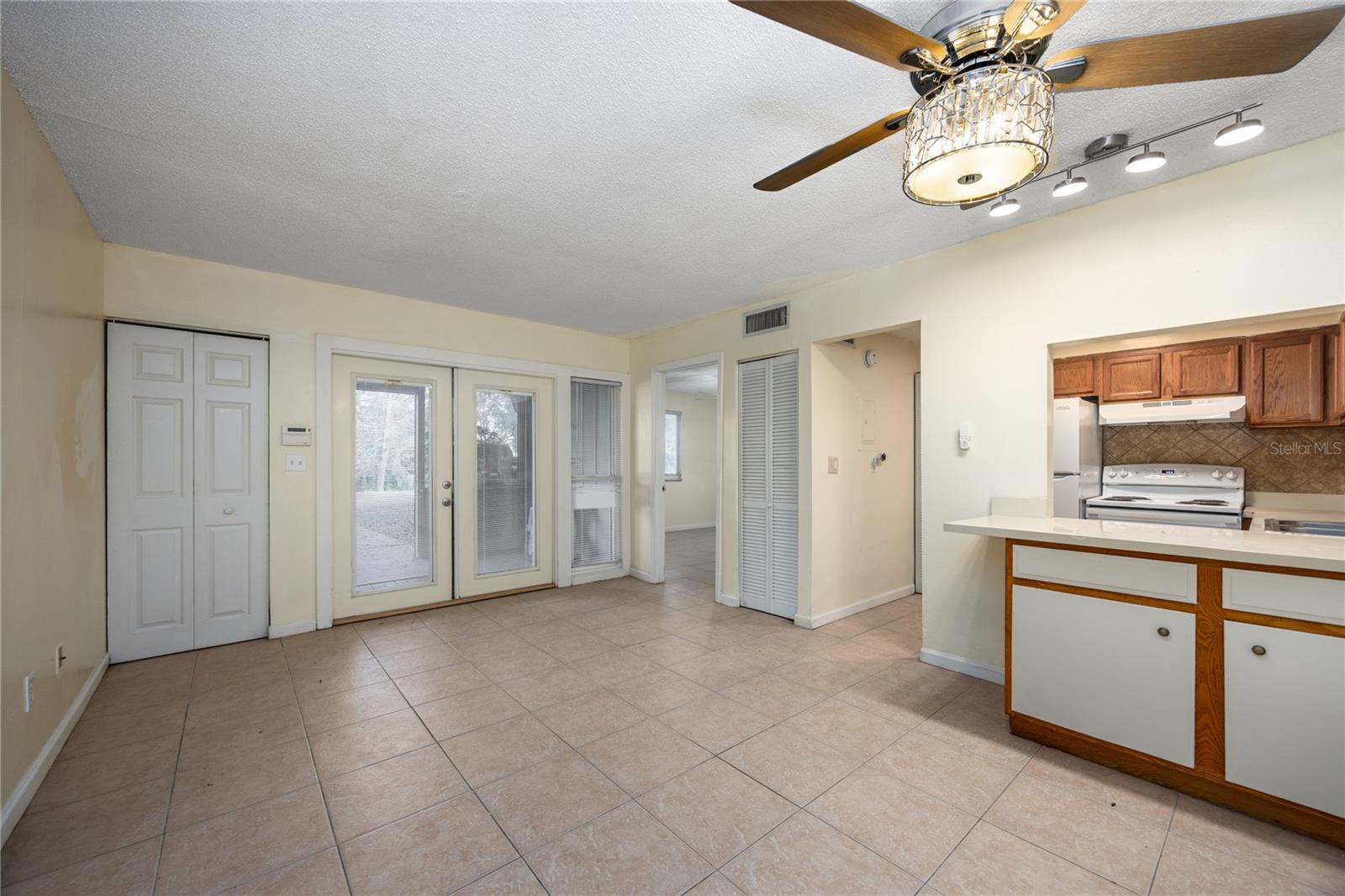 Image 7 of 17 For 6519 Newberry 1004