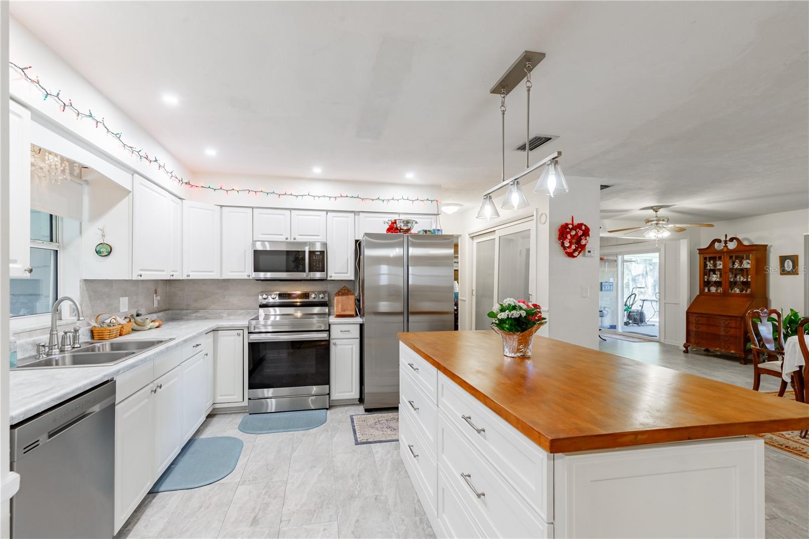 Image 22 of 49 For 6433 Loch Lommond Drive