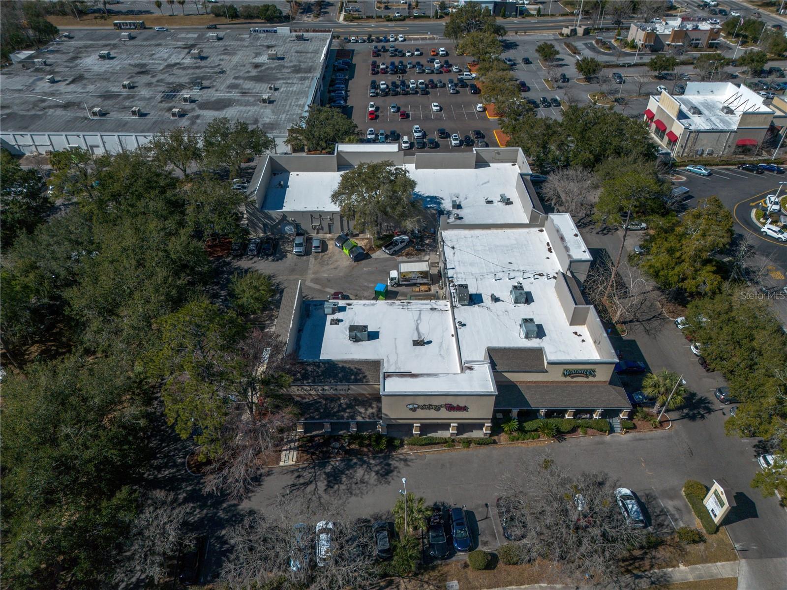 Listing photo id 27 for 618 60th Street