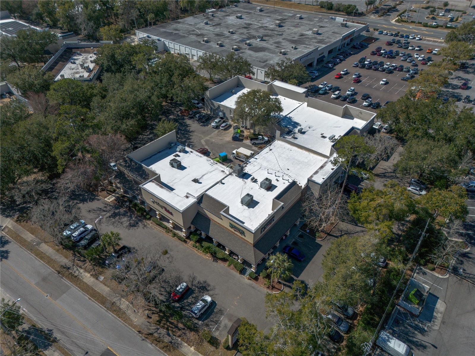 Listing photo id 31 for 618 60th Street