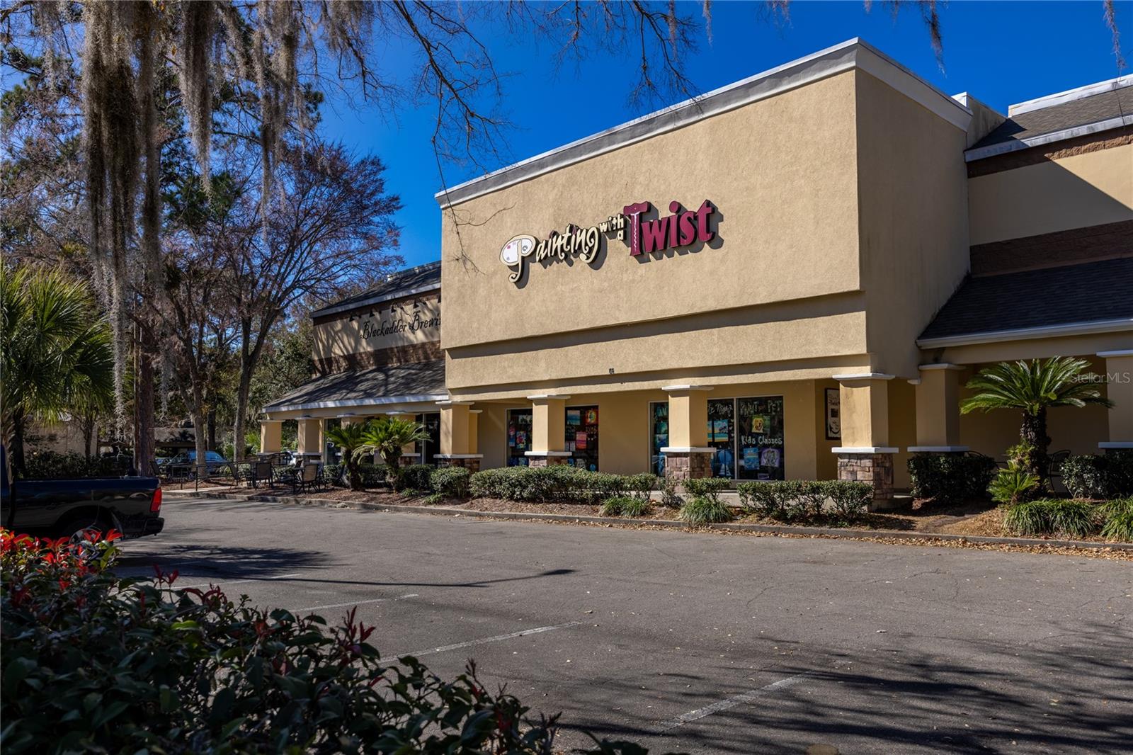 Listing photo id 2 for 618 60th Street