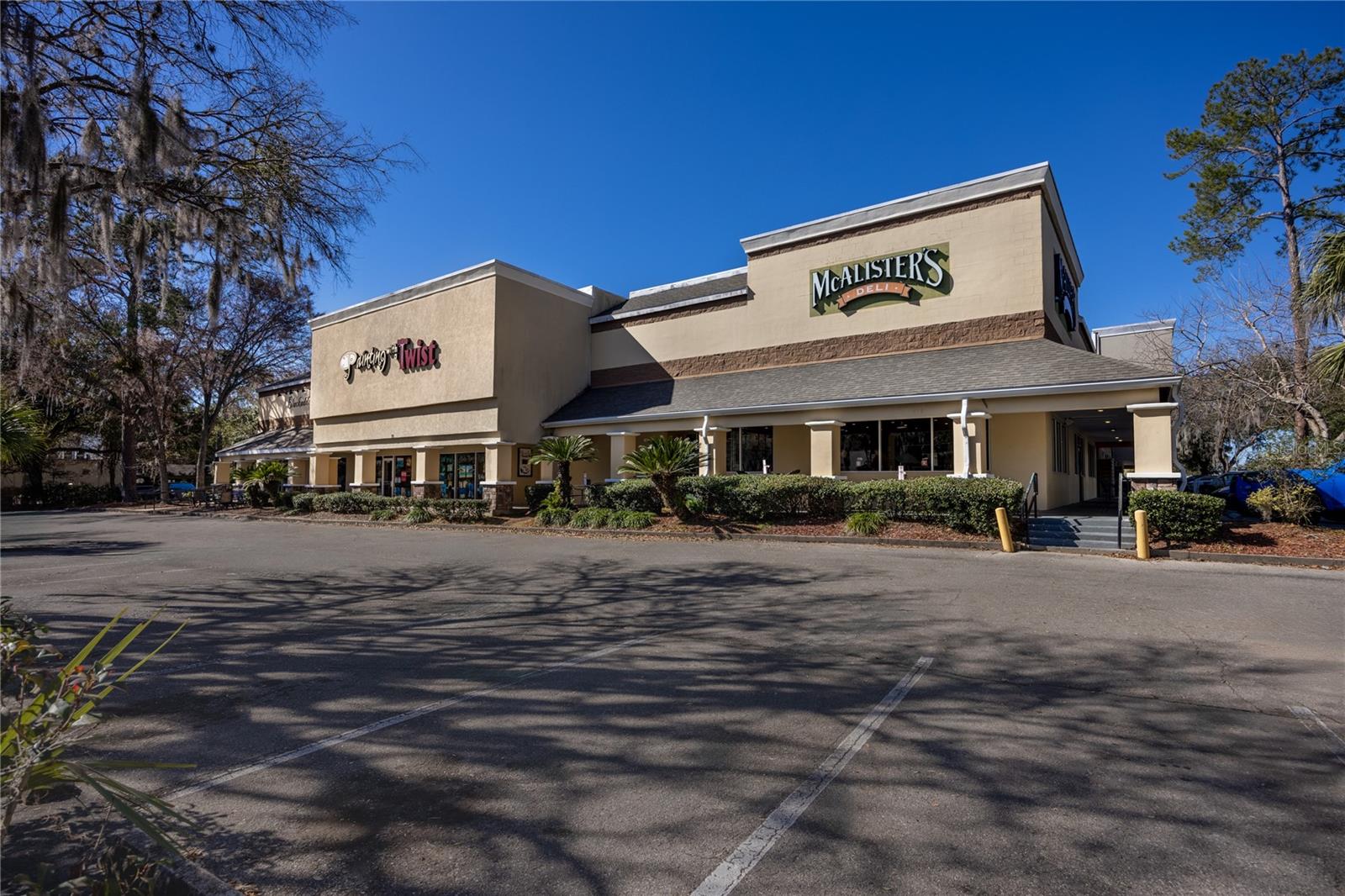 Listing photo id 6 for 618 60th Street