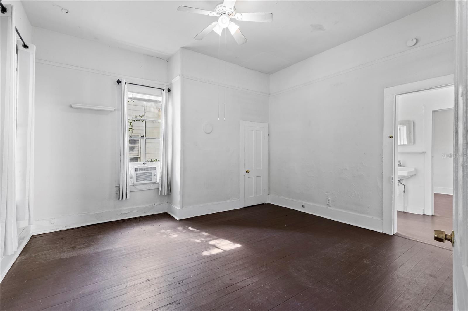 Image 11 of 39 For 232 4th Avenue